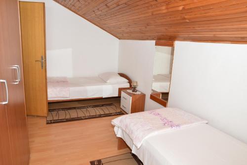 Кровать или кровати в номере Apartments Sestan