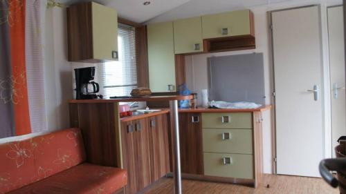 Kuchyň nebo kuchyňský kout v ubytování Mobil home au castellas marseillan