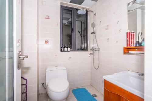 Ένα μπάνιο στο Zhengzhou Jinshui·Manhattan Commercial Plaza· Locals Apartment 00163340