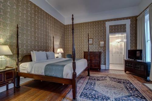 a bedroom with a bed and a television in it at Malaga Inn in Mobile