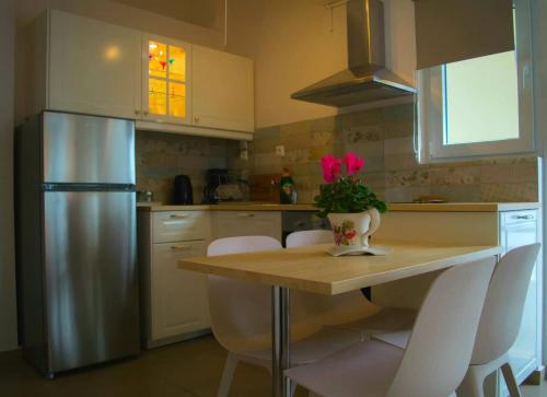 Cucina o angolo cottura di SUNNY CENTRAL LUXURY APARTMENT