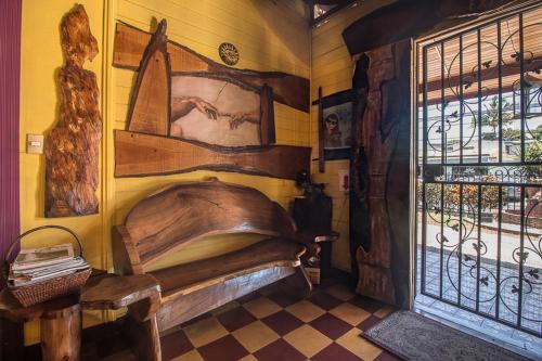 a room with a wooden bed in a room with a window at Casa Antigua Hotel in Alajuela City