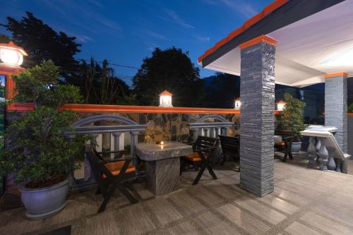 a patio with chairs and a table on a deck at Chateau de Lamai in Lamai