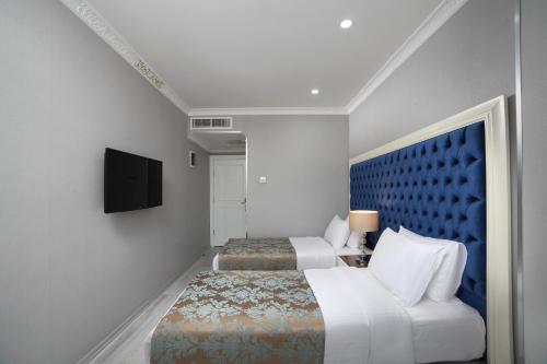 Ένα ή περισσότερα κρεβάτια σε δωμάτιο στο White Monarch Hotel