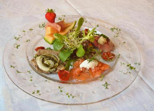 ゲストハウスの敷地内または近くでの食事または食べ物