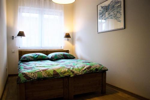 Ένα ή περισσότερα κρεβάτια σε δωμάτιο στο Apartamenty MAGNOLIA