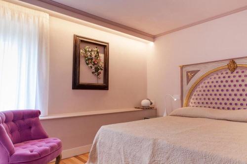 MarcheAmore - Stanze della Contessa, Luxury Flat with private courtyard房間的床
