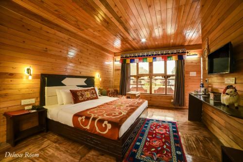Кровать или кровати в номере Summit Panghen Metok