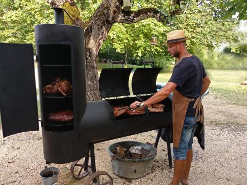 Photo de la galerie de l'établissement Domaine Ramonjavel, glamping & alpaca's, à Fongrave