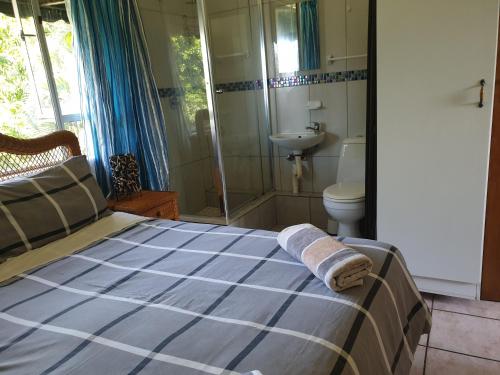 Bilik mandi di Upstairs Flat Sea Views Pet Friendly