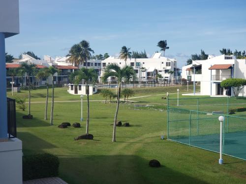 Tenis a/nebo squash v ubytování Relax Beachfront Complex at Rio Grande nebo okolí