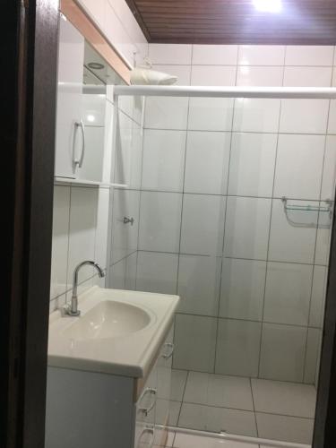 Un baño de Suíte Maciel