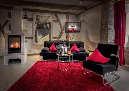 a living room with a couch and chairs and a red rug at Gästehaus Edelzimmer in Rothenburg ob der Tauber