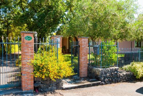 Un jardín fuera de Poggiofelice B&B