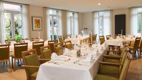 Hotel Am Marktにあるレストランまたは飲食店