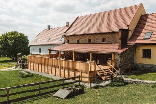 Budova, v ktorej sa farma nachádza