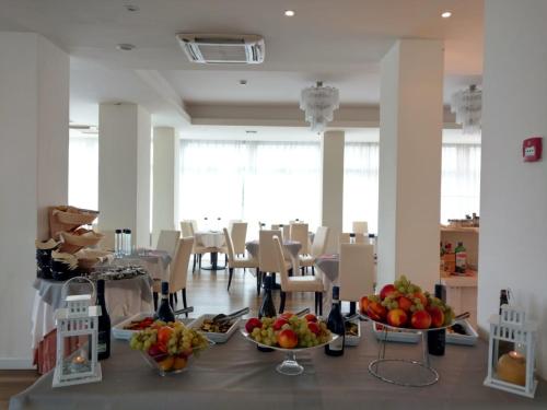 Comida en o cerca de este hotel