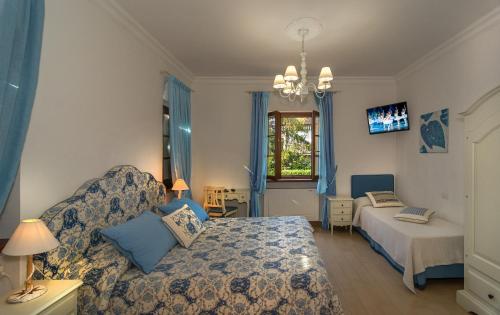 A bed or beds in a room at Villa Il Fortino
