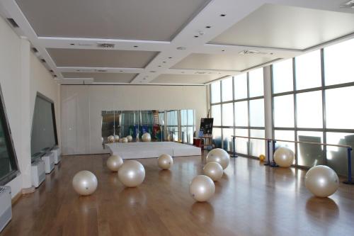 a room with white balloons on the floor at Italiana Hotels Cosenza in Cosenza