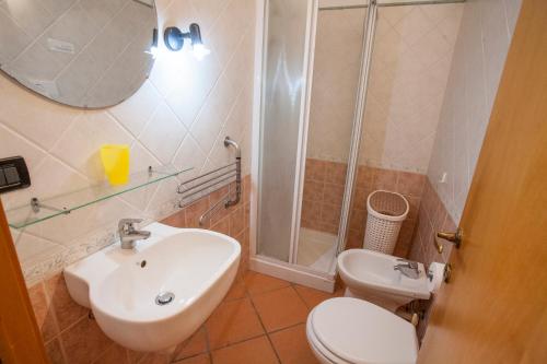 a bathroom with a sink and a toilet and a shower at Bilocale Ostrica in Casa Mazzari