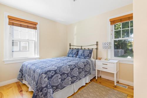 En eller flere senge i et værelse på Greenport Village Vacationer's Delight