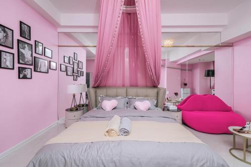 En eller flere senge i et værelse på Luoyang Luolong·Baolong City Square