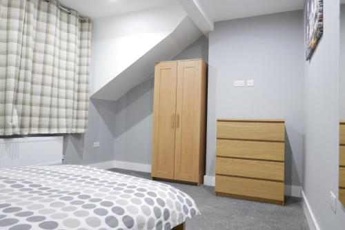Ένα ή περισσότερα κρεβάτια σε δωμάτιο στο 1 bed Apt close to Leeds Arena Sleeps up to 4 people F5
