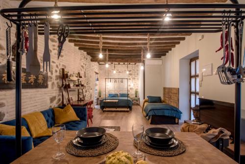 a living room with a table with bowls on it at La Casita de Candela Toledo in Toledo