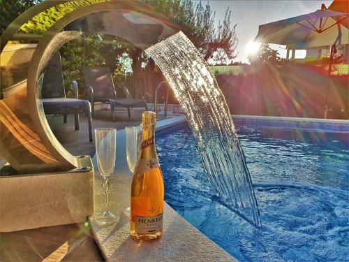 Wawe Lux Holiday Home with pool