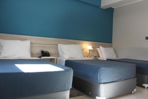 En eller flere senger på et rom på Nova Hotel