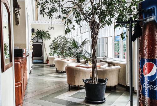 Gambar di galeri bagi Dworek Brodowo Restauracja Hotel Przyjęcia di Brodowo