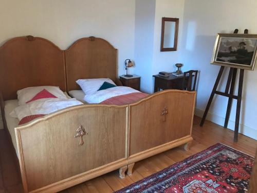 a bedroom with a wooden bed in a room at Maison Zielinger in Petersbach