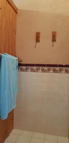 Ένα μπάνιο στο Mapleton Peaceful Provence BnB