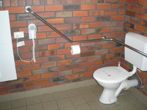 Ένα μπάνιο στο Coorrabin Motor Inn