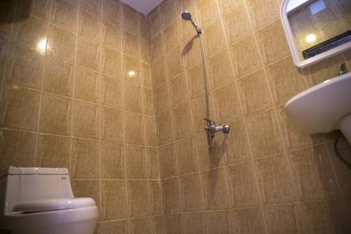 a bathroom with a shower and a toilet and a sink at Al Eairy Apartment-Alqaseem 4 in Buraydah