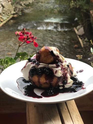 Jídlo v penzionu nebo okolí