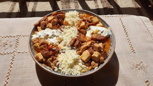 Jídlo v penzionu nebo okolí