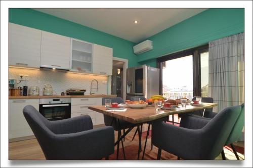 Sophia's Penthouse Apartment With Jacuzzi and Acropolis View From Big Terrace