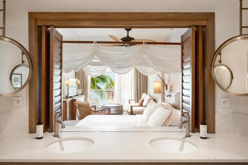 Ένα ή περισσότερα κρεβάτια σε δωμάτιο στο Paradise Cove Boutique Hotel (Adults Only)
