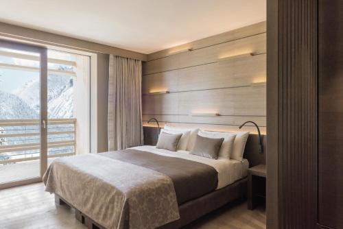 Postel nebo postele na pokoji v ubytování Lefay Resort & SPA Dolomiti