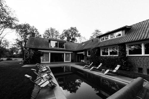 Afbeelding uit fotogalerij van The Annex Retreat - a luxury countryside villa in Geysteren