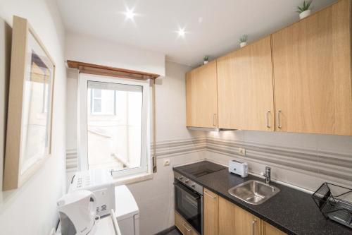 FLH Gulbenkian Flat with Balcony