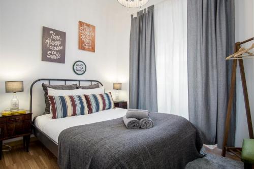Sunny Apartment in a typical Lisbon neighborhood