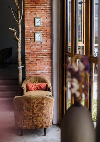Χώρος καθιστικού στο White Wall Riverfront Hotel