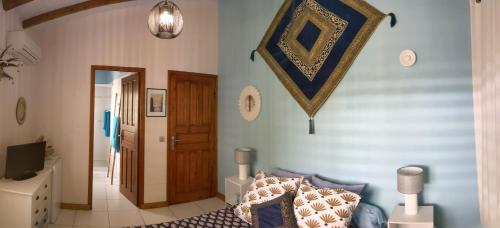 a living room with a couch and a mirror on the wall at Villa Rosa Karibella in Saint-François