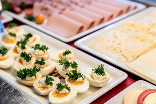 ホテルの敷地内または近くでの食事または食べ物