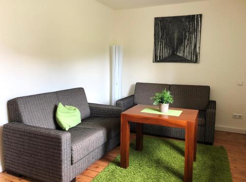 a living room with a couch and a table at Apartment Felswelten in Bielatal