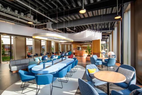 Χώρος καθιστικού στο YOTEL Amsterdam