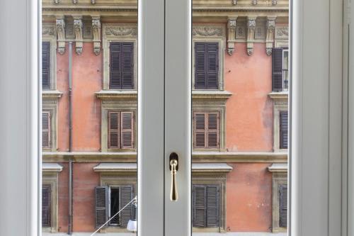 an open window with a view of a building at Relais Donna Lucrezia in Rome