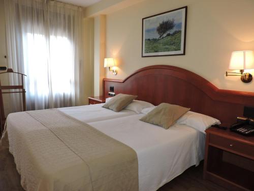 Postel nebo postele na pokoji v ubytování Hotel El Nogal